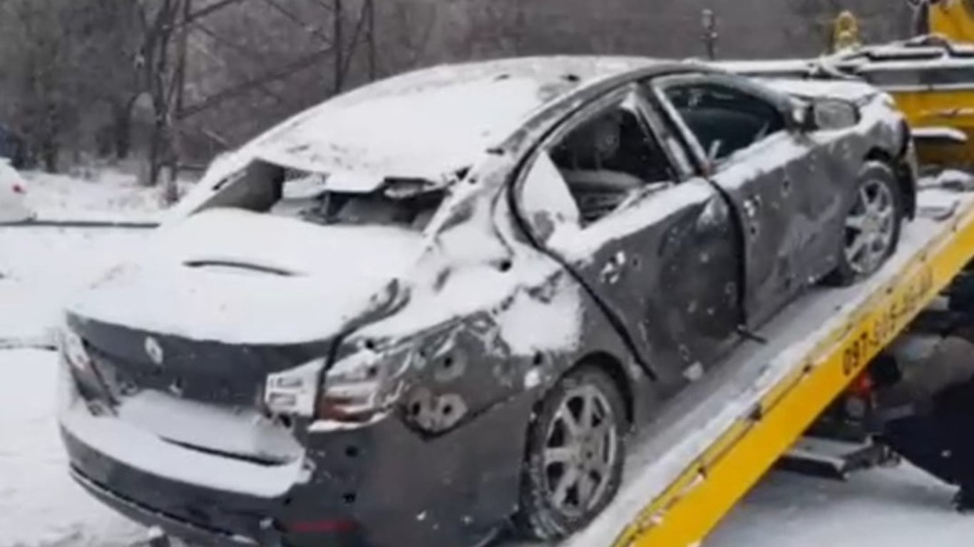 У Запоріжжі під час ракетної атаки чоловіка поранило у власній автівці