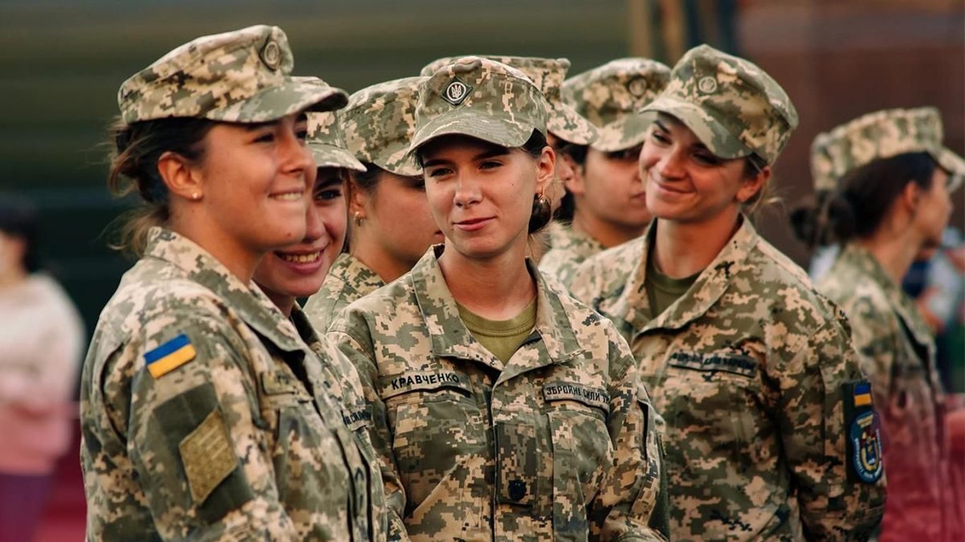Військовий облік жінок: Веніславський розповів, кому обмежать виїзд за кордон