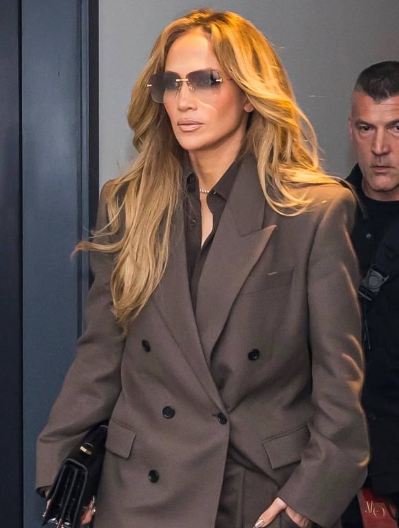 Джей Ло продовжує слідкувати трендам