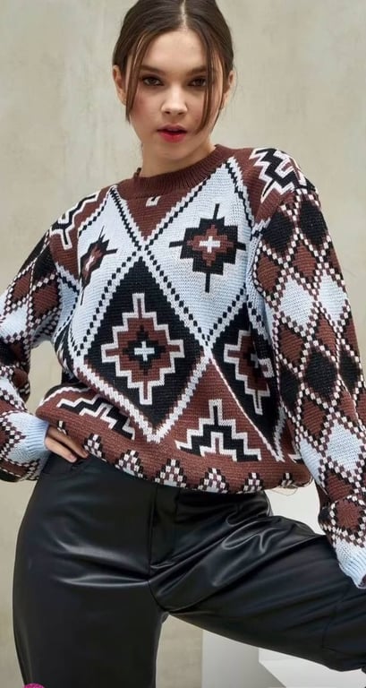 Яркий свитер, который не останется незамеченным