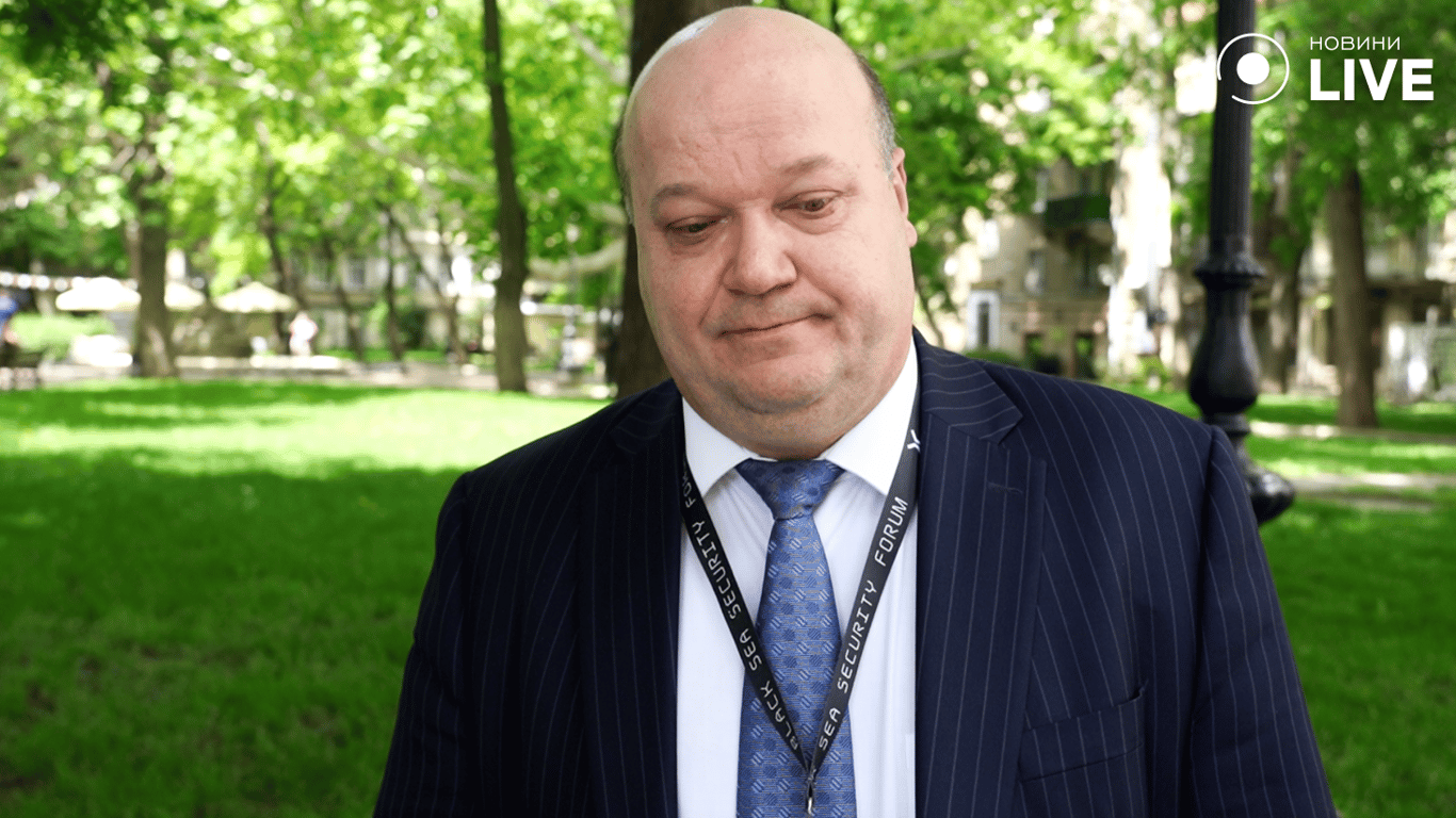 Експосол України у США, Валерій Чалий,про тиск з боку росії