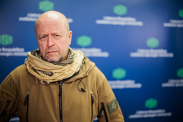 Волонтер Йонас Оман