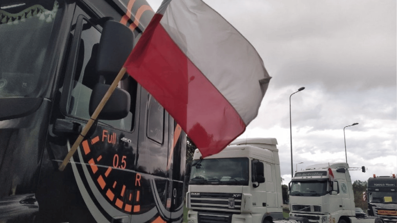 В трех пунктах пропуска на границе с Польшей усложнено движение — какая причина