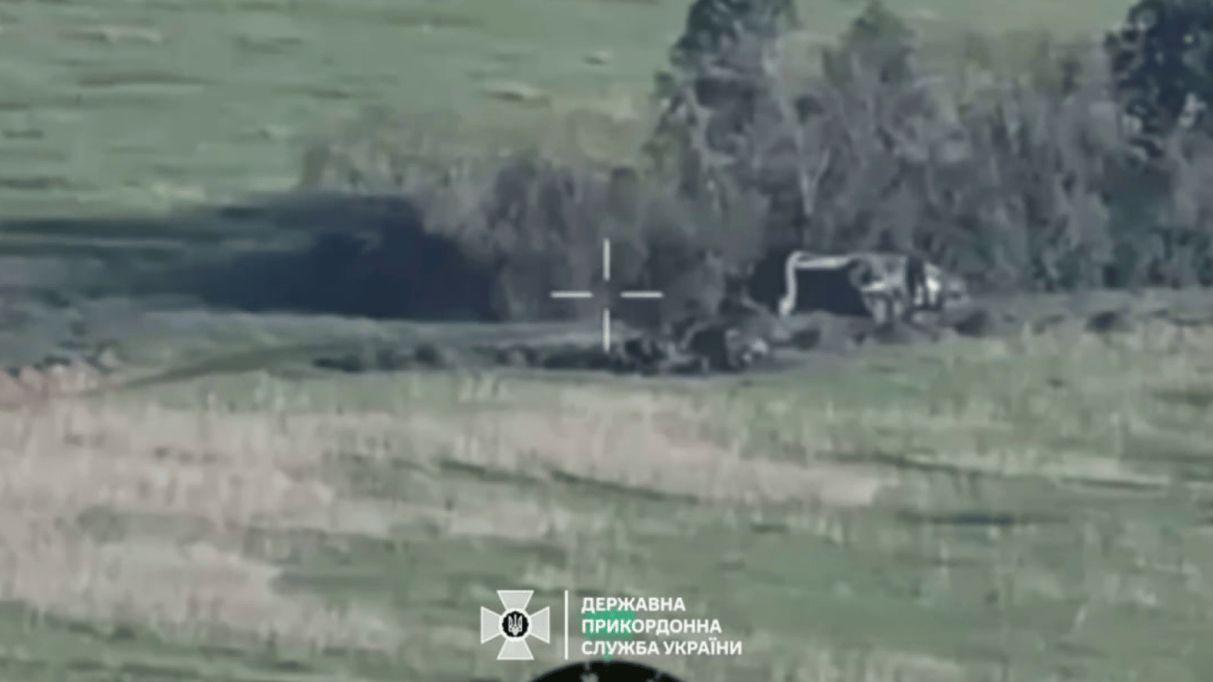 Львовские пограничники эффектно уничтожили технику оккупантов в Харьковской области — видео