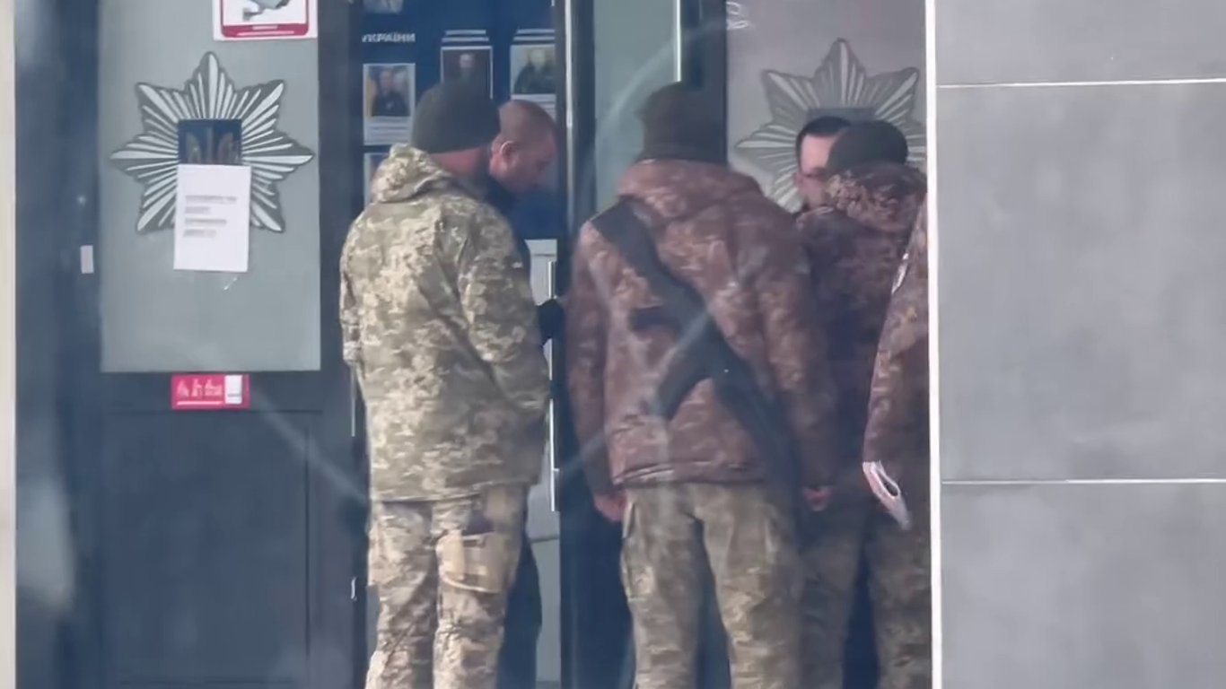 В Закарпатье секретаря УПЦ МП задержали военкомы — детали