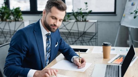 В "Азові" нова вакансія — треба нараховувати зарплати - 285x160