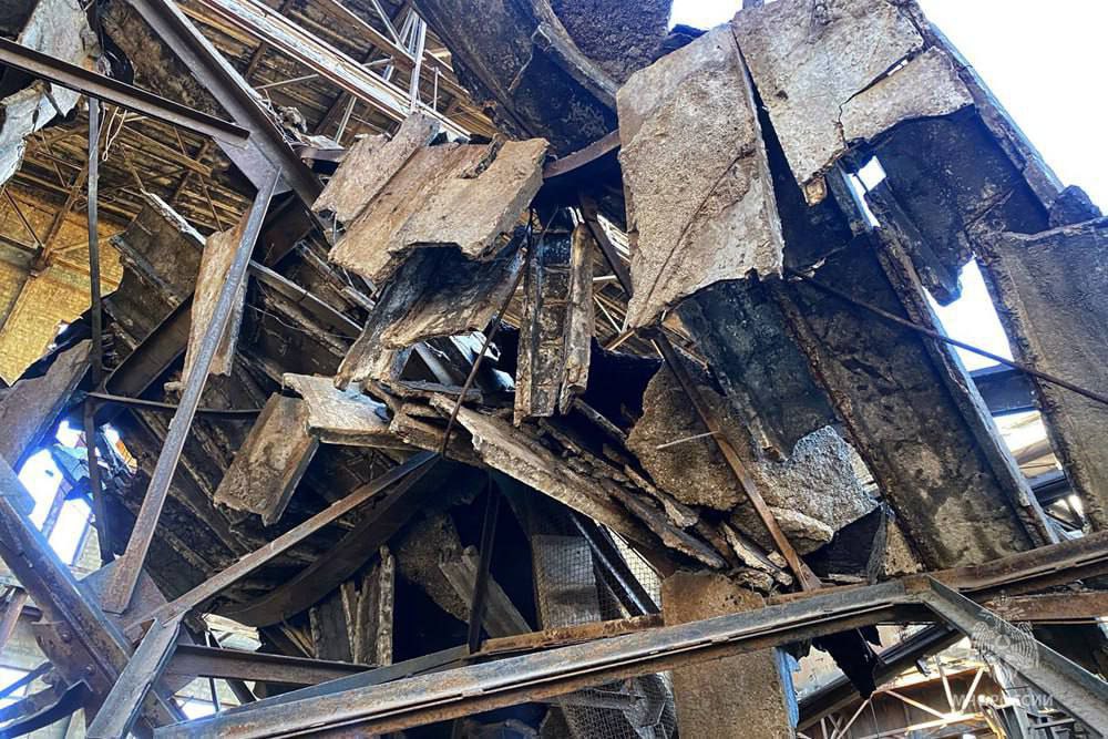 Обвал покрівлі та стіни на підприємстві 'Азовмаш': загинули двоє чоловіків, один вижив