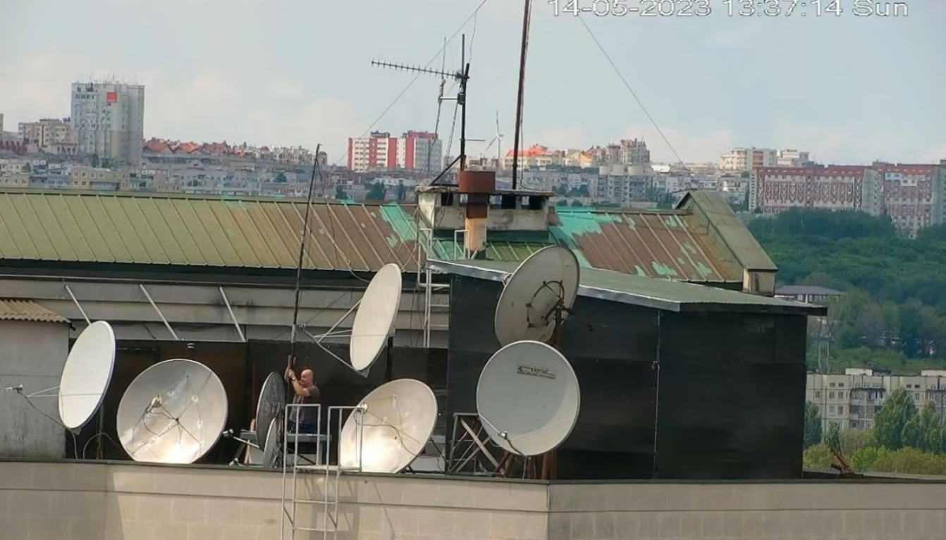 Антени на даху посольства РФ у Кишиневі. Фото: theins.ru