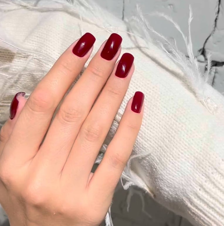 Класичний манікюр, який не втрачає актуальності