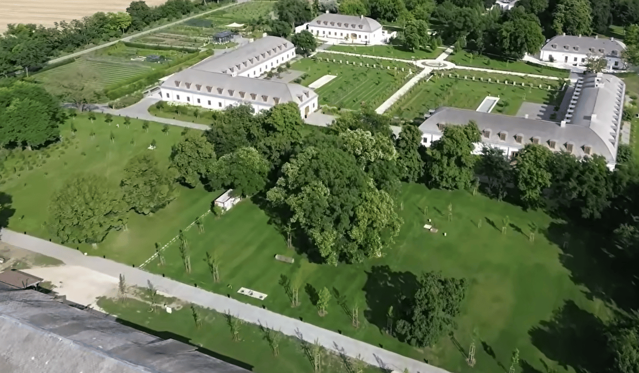 Орбан маєток