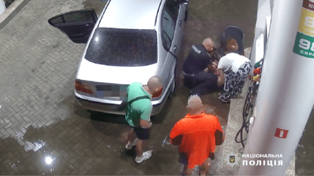 Криворожский полицейский спас женщину, которой стало плохо посреди улицы - 285x160