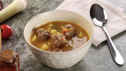 Ароматний суп з фрикадельками стане ще смачніший, якщо додати цей інгредієнт - 285x160