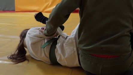 Розбещував учениць у Києві: дитячому тренеру загрожує в'язниця - 285x160