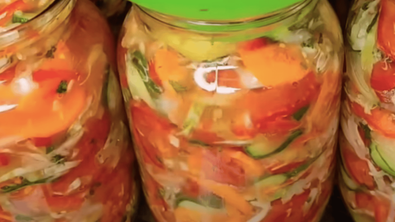 салат з огірками та помідорами на зиму