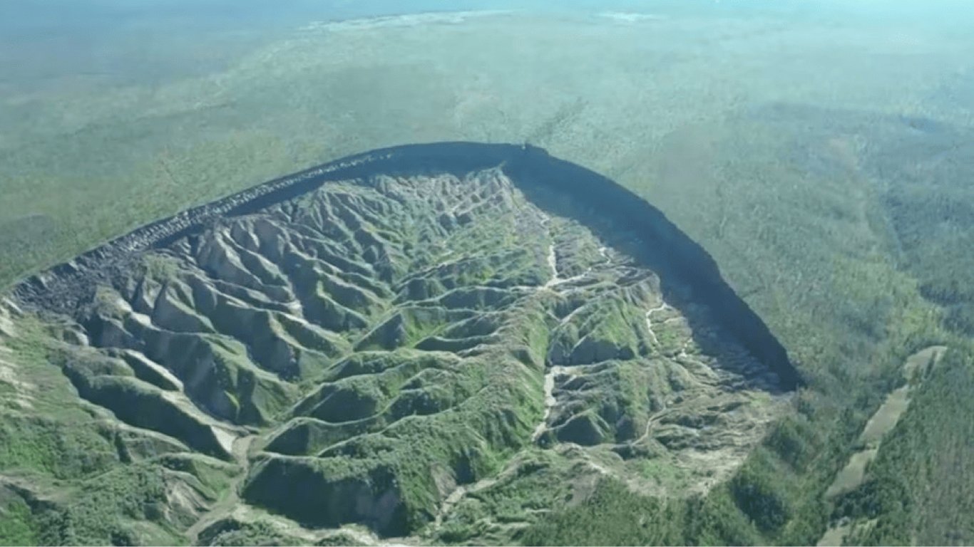 На Далекому Сході Росії тане найбільший у світі кратер вічної мерзлоти