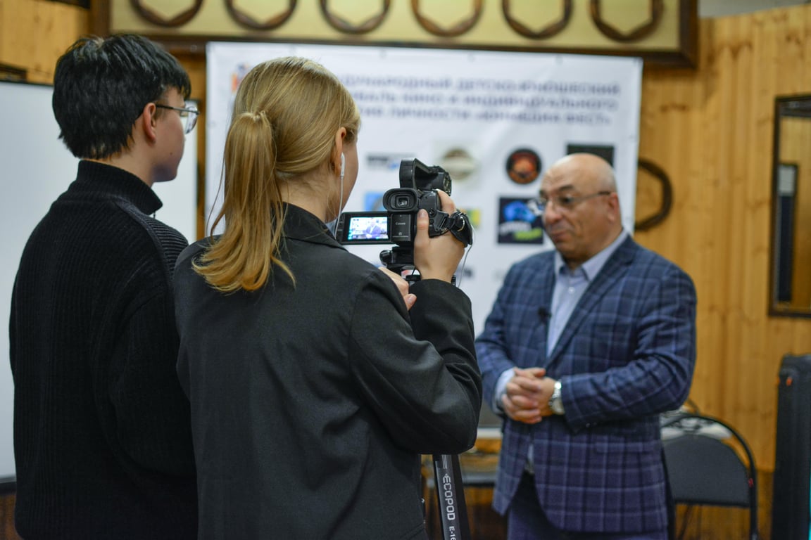 Журналісти