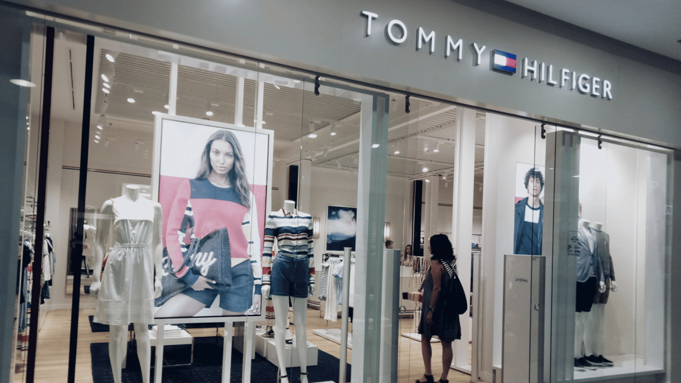 В России перезапустят ранее ушедшие с рынка магазины Tommy Hilfiger