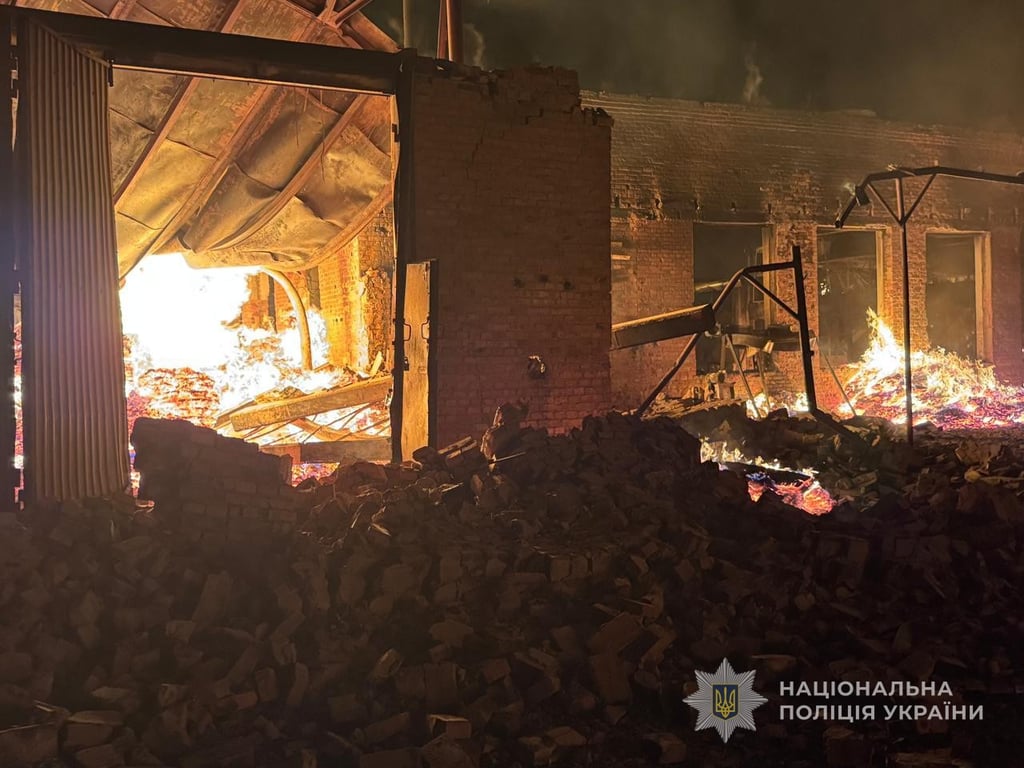 Охтирку атакували дрони 20 серпня - згоріли будинки, 12 людей зазнали поранень - фото 3