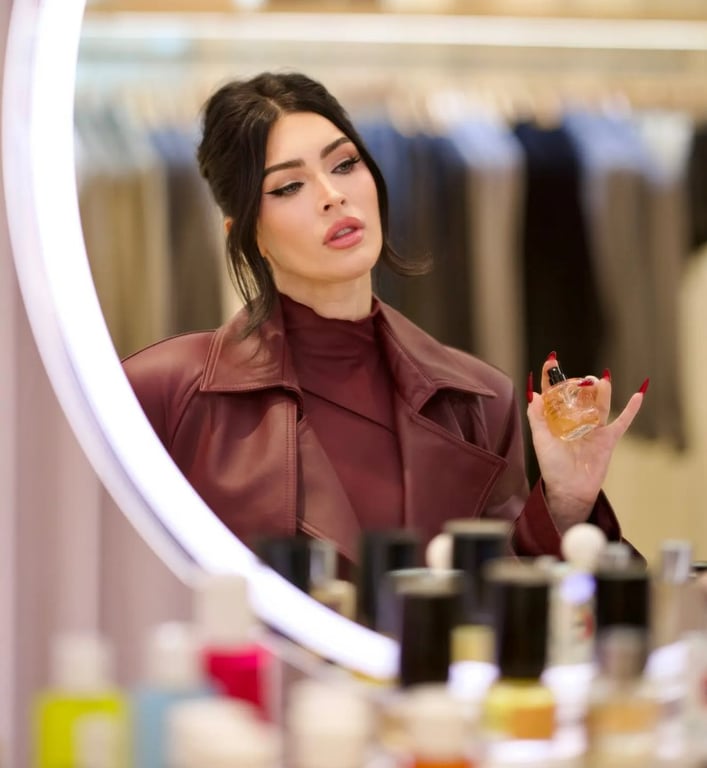 Беременная Меган Фокс в платье