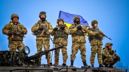 Українці відзначають День ЗСУ: найкращі привітання та красиві листівки воїнам - 285x160