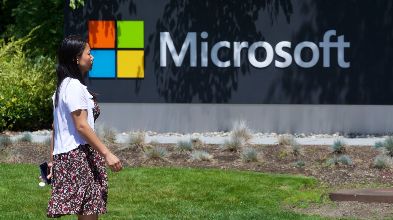 Microsoft уволит сотни сотрудников облачного подразделения Azure