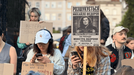 В Украине уже 8-й день продолжаются митинги в поддержку бывшего министра обороны - 285x160