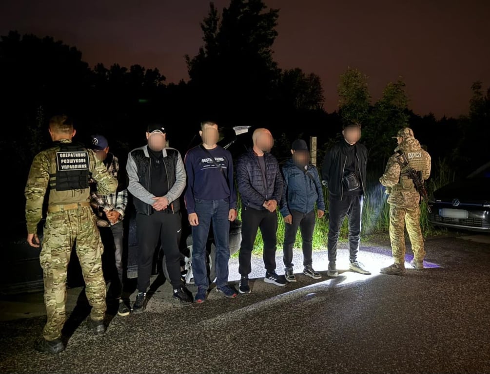 Затримані ухилянти. Фото: ДПСУ