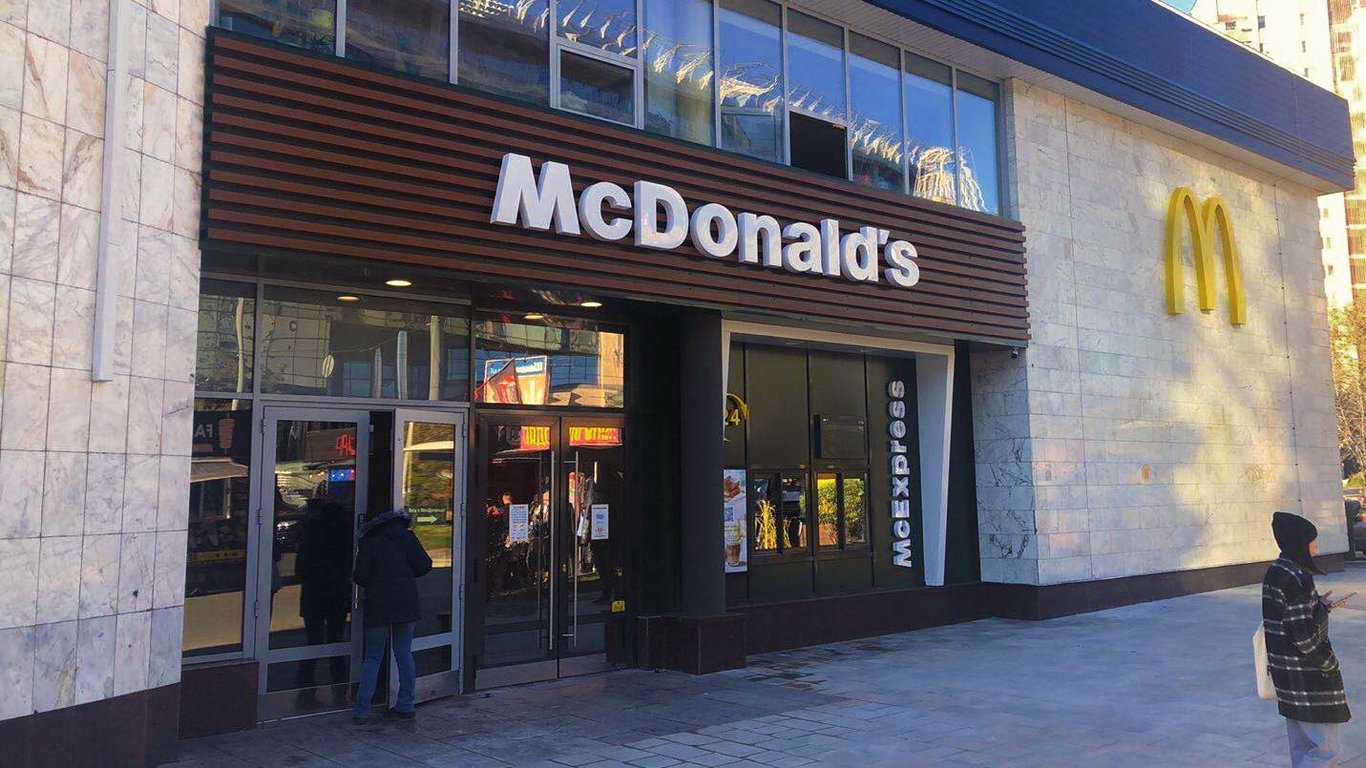 Перший McDonald's в Україні – як змінився з 1997 року і наслідки обстрілу 18 січня