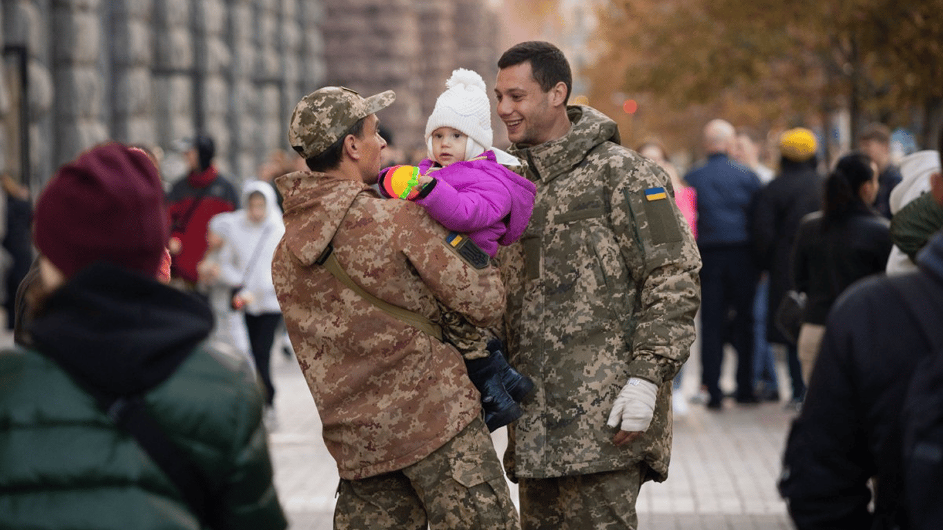 Аліменти з військовослужбовця — які суми можуть стягнути на дітей
