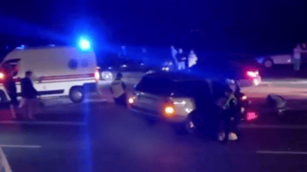 В Киеве автомобиль влетел в автобус — видео последствий страшного ДТП - 285x160