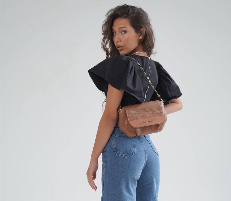 З цією сумкою завжди будете в тренді