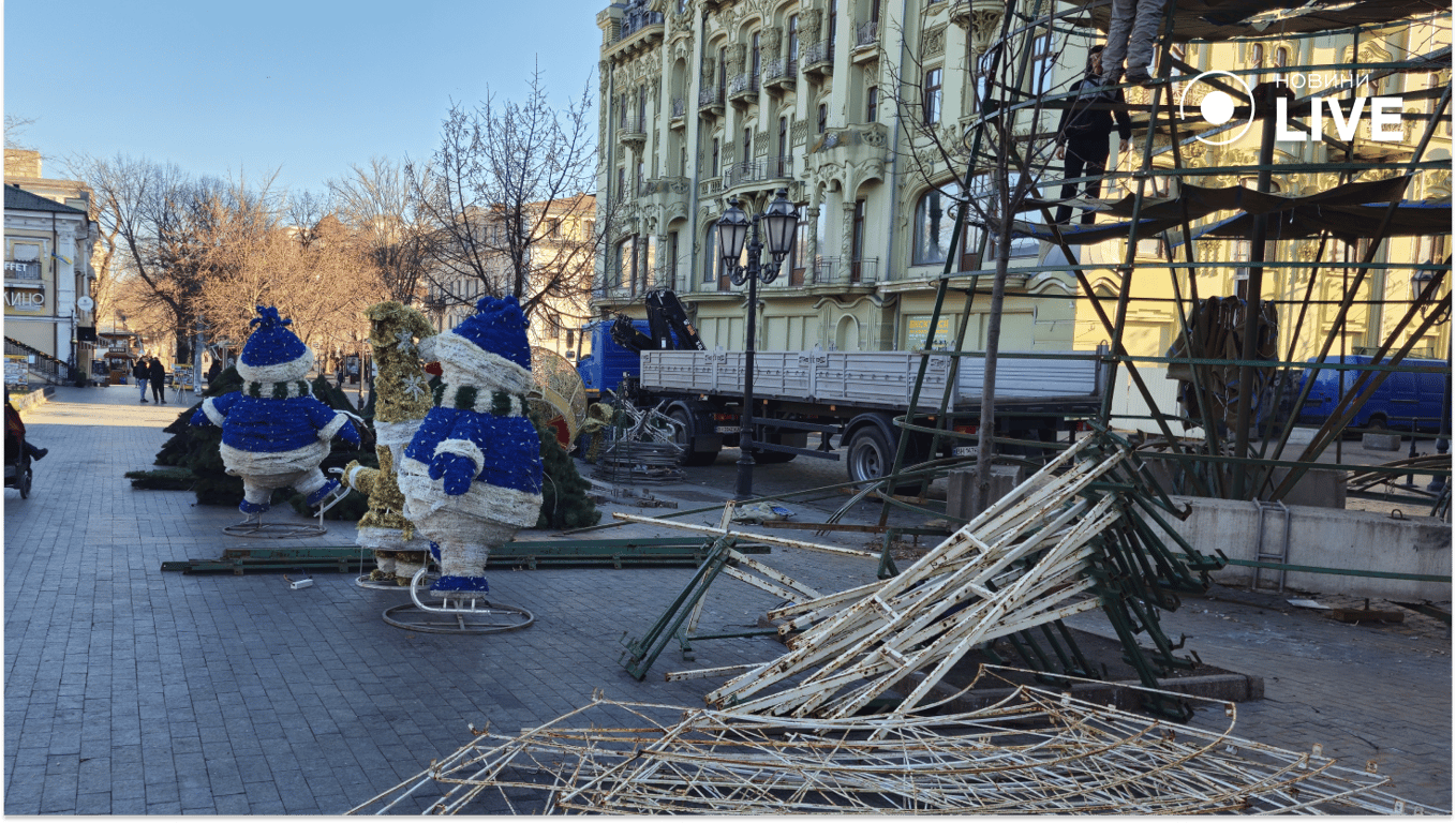 Залишки світової ілюмінації. Фото: Новини.LIVE/ Катерина Долженко 