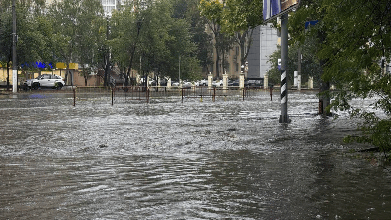 В Одесі вирує негода