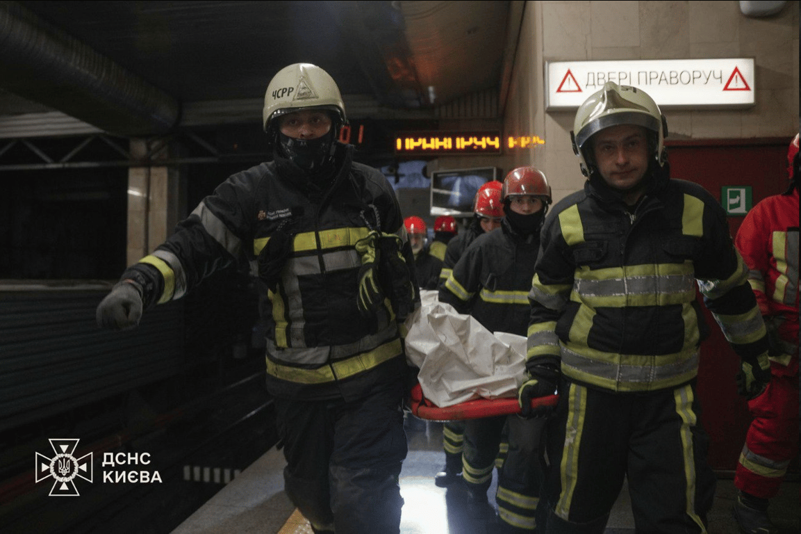 Рятувальники деблокували загиблого в київському метро