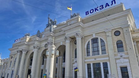 Скандал на одесском железнодорожном вокзале: людей заблокировали - 285x160