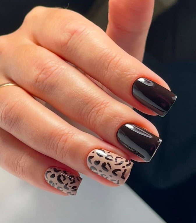 Шоколадний колір нігтів можна урізноманітнити стильним дизайном