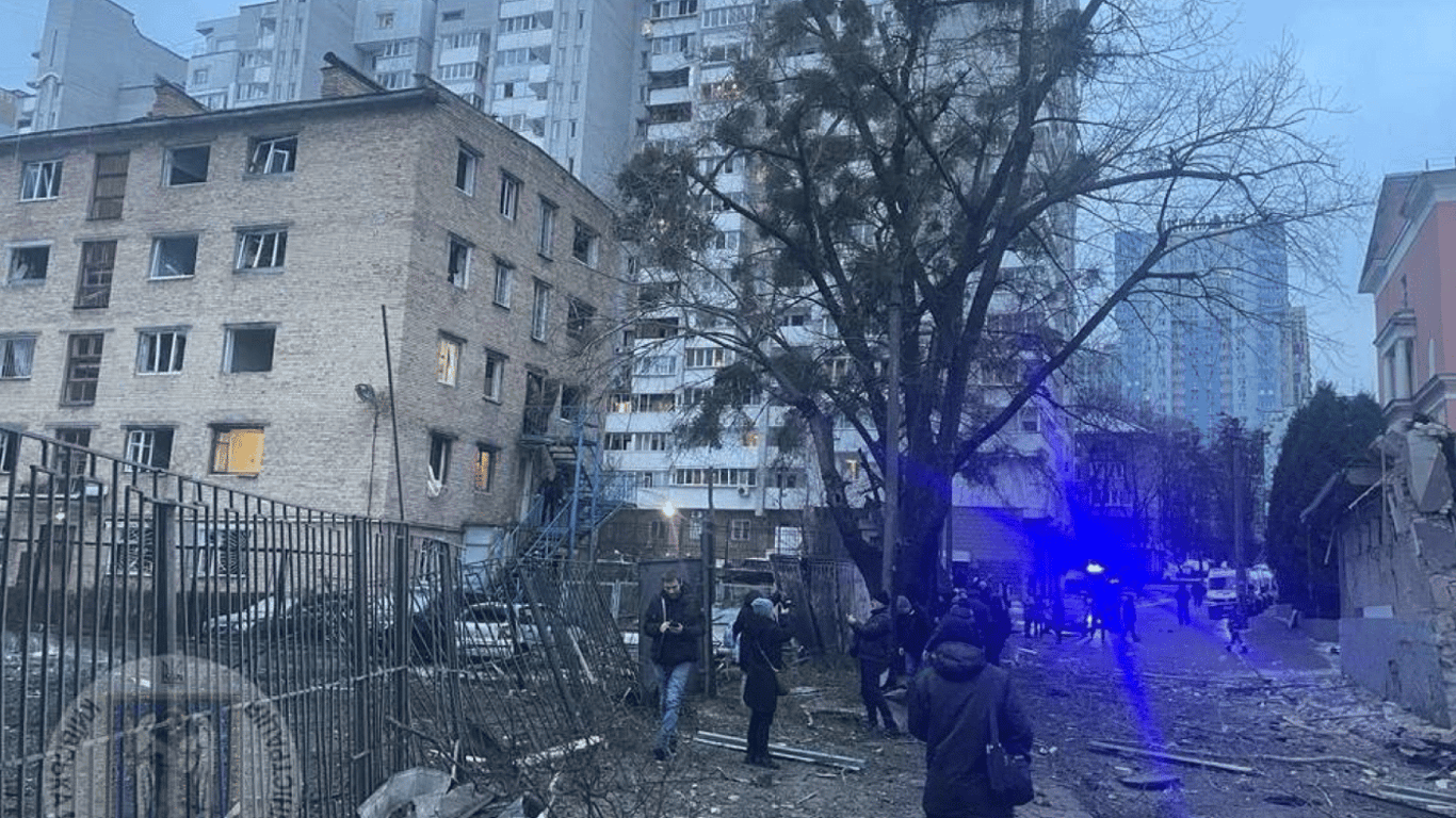 Обстрел Киева сегодня 23 января - обломки упали на жилой дом