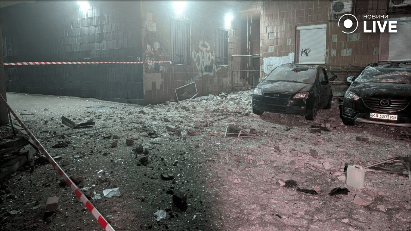 Уламки безпілотників впали у Києві — фото наслідків