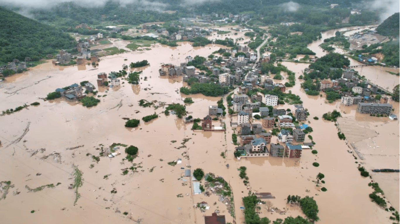Юго-восток Китая затопило в результате тайфуна "Хайкуй"
