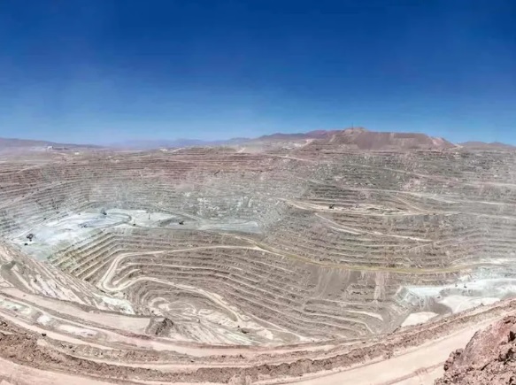 Создали пропасти — какие самые большие карьеры вырыли люди - фото 3