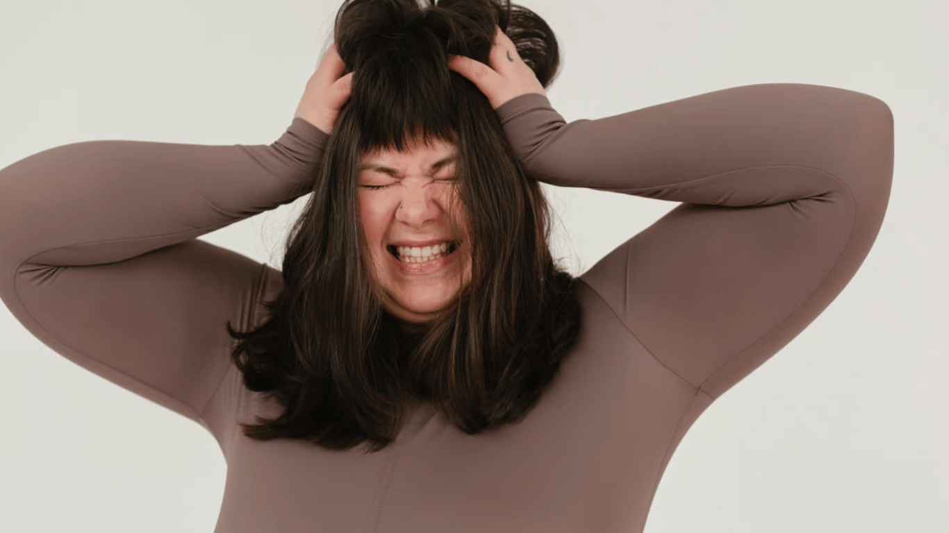 Головний більш у жінки через магнітні бурі