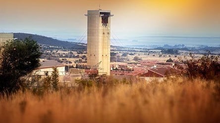 Ближе к недрам — что добывают в самой глубокой шахте мира - 285x160