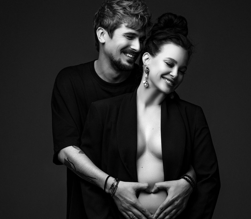 Позитив пояснив, як дізнався про вагітність дружини - фото 1