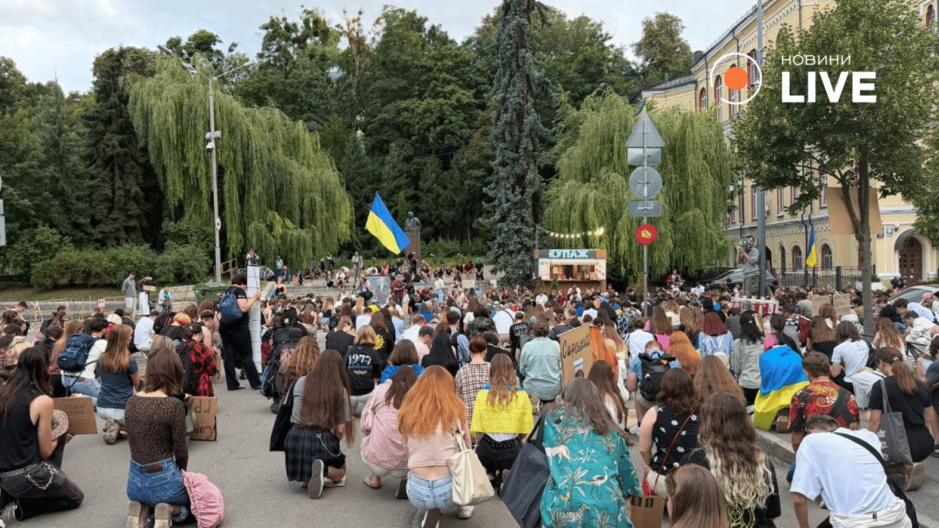 У Києві знову відбувся мітинг проти відставки Федорова з посади міністра оборони - фото 1
