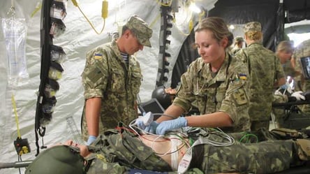 Бойцы нуждаются в медицинской помощи — в полку "Азов" появилась вакансия парамедика - 285x160