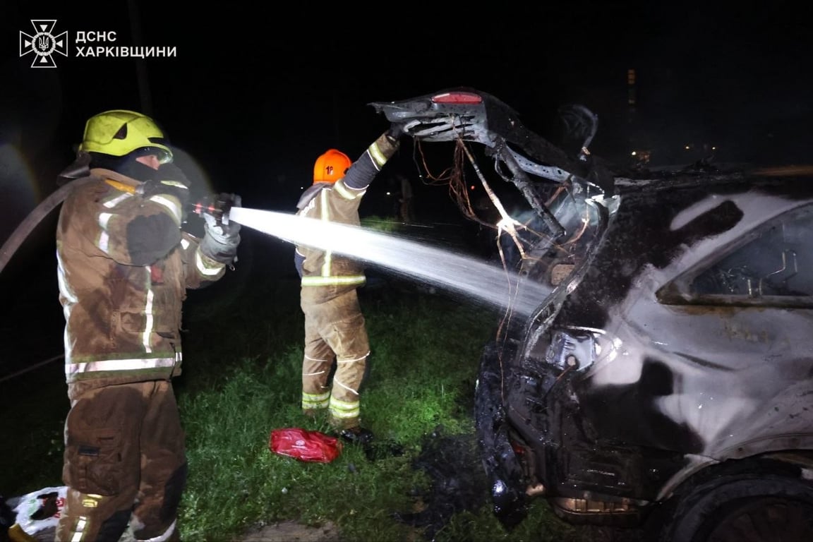 Горять автівки у Харкові