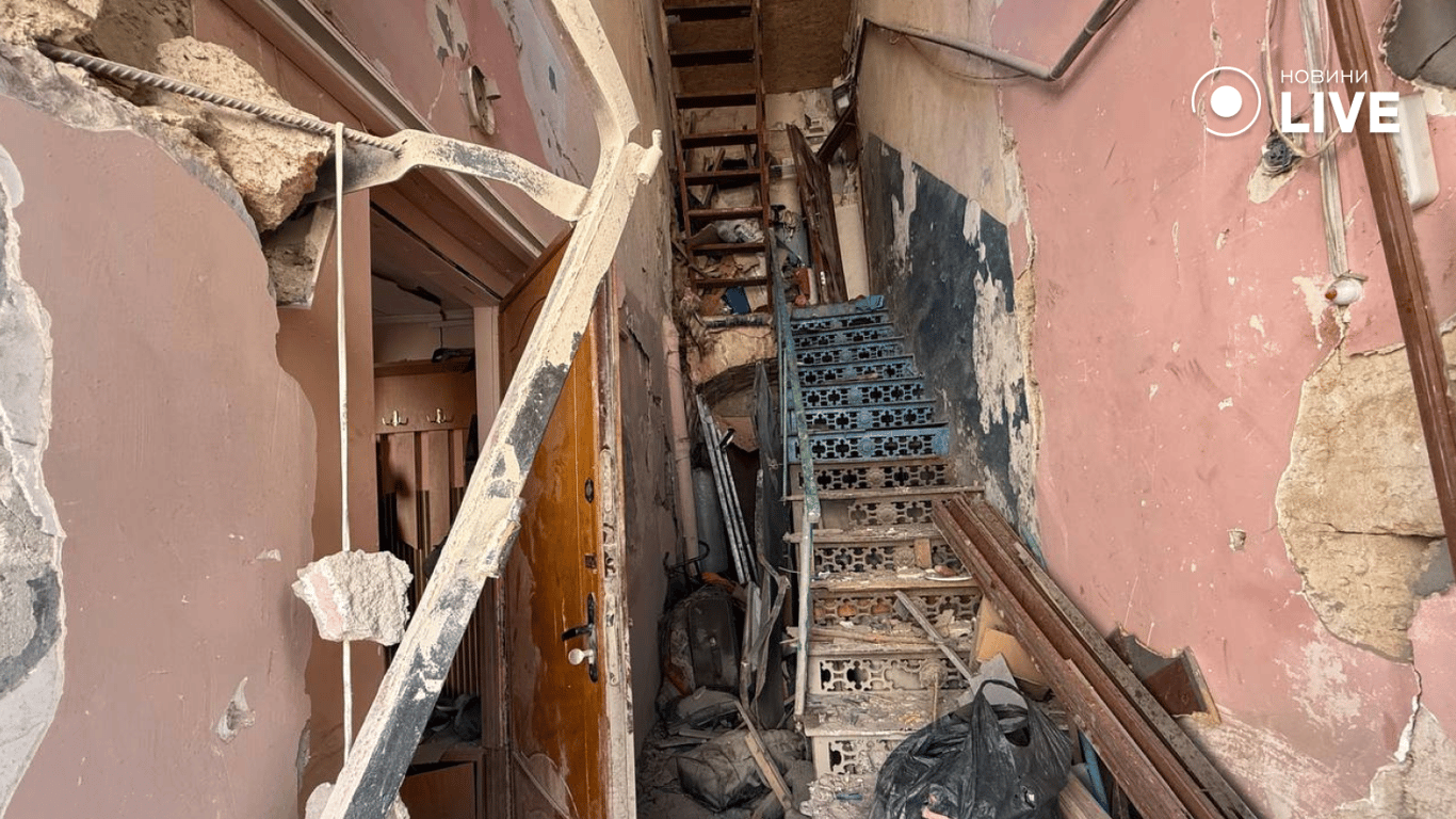 В результате обстрела в Одессе пострадало более 50 домов - фото 1