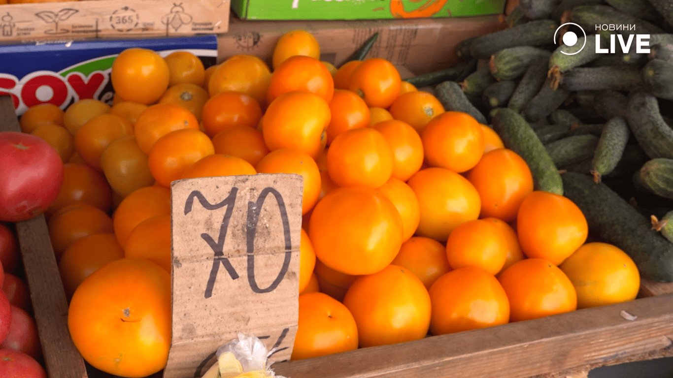 Вартість помідор на базарі "Черемушки"