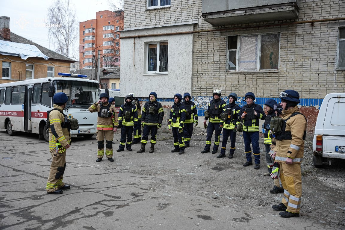 У Сумах триває ліквідація наслідків атаки 25 березня