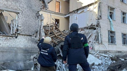 ​​​​​​​Росіяни знову обстріляли Куп'янськ: зруйновано адмінбудівлю - 285x160